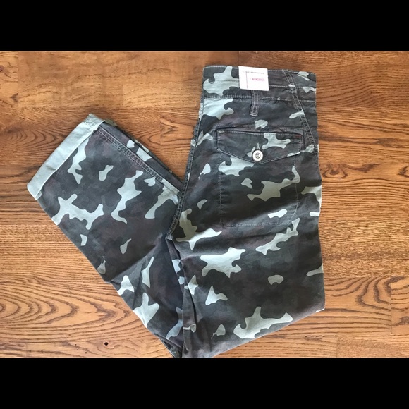 NWT Anthropologie camo pants, size 28. - Picture 2 of 8